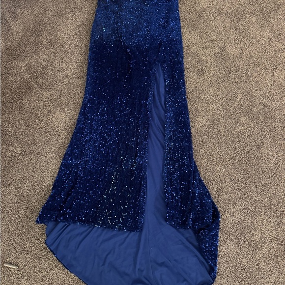 Elegant Blue Sequin Gown - Picture 1 of 7